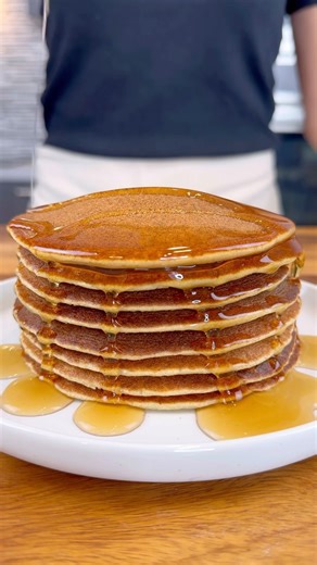 Pancakes de banana 🥞 (recipe in english👇) Ingredientes: - 1 banana madura - 2 huevos - 1tz avena en hojuelas - 1cdta polvo para hornear - 3/4tz Leche de almendra o la de tu preferencia Disfruta✨ . . . Banana pancakes🥞 Ingredients: - 1 ripe banana - 2 eggs - 1 cup rolled oats - 1 teaspoon baking powder - 3/4 cup almond milk or your preferred milk Enjoy! ✨ #recetasfaciles | delicomida