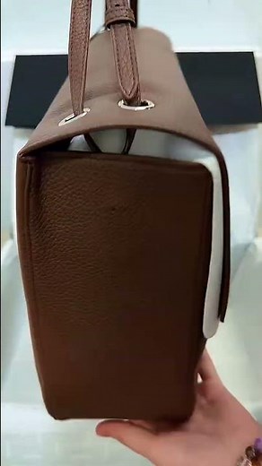 Elegant Brown Shoulder Bag 🤎 Timeless Everyday Style