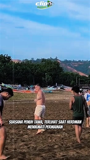 Here's a relaxed moment for the Indonesian national team coach. #indonesia #football #youtubeshorts