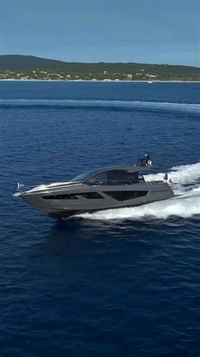 Sunseeker International on Instagram: "Instantly recognisable. The Sunseeker Predator 65. The dynamic Predator 65 embodies an athletic appearance with its low-profile design and glazed carbon fibre sunroof. Complete with 35-knot capability, she promises an exhilarating driving experience. #Sunseeker #SunseekerYachts #SunseekerPredator65 #Predator65"