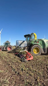 130K views · 2K reactions | Michael in his John Deere 9900i forage harvester chopping away in this field | Pro Horizon Farming Content | Facebook