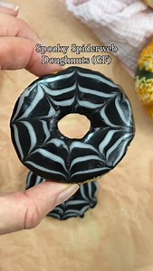 GLUTEN FREE HALLOWEEN DOUGHNUTS 🕸️ These easy gluten free doughnuts are so easy to make and look spooktacular! Making the spiderweb icing is so easy, you’ll love these as a rainy day activity for half term! 🎃 ✨ Comment ‘recipe’ and the recipe link will be magically sent to your inbox! Let me know if you give it a go!? ✨ | Sarah Howells Gluten Free