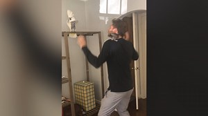 Sad cockatoo learns to shake her tail feathers