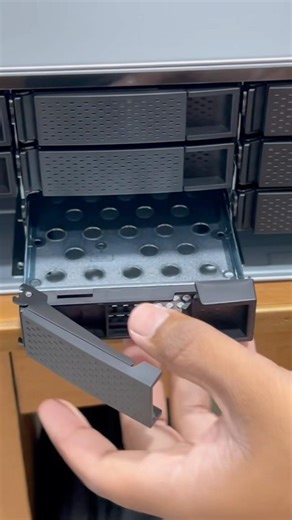 QNAP | Hard disk installation | NAS