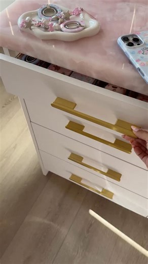 Take a closer look at our Limited Edition Puppy Love and Kitten Kisses cases 🐶🎀🐈Fun Fact: our Founder @mishkaran’s Yorkie (an office favorite), Gigi is featured on the Puppy Love case, can you spot her? We’re donating a portion of The Party Animals Collection proceeds to @animalhaven, a rehabilitation shelter committed to providing top-quality care and finding forever homes for abandoned cats and dogs in the Tri-State area. 🐾 | Velvet Caviar