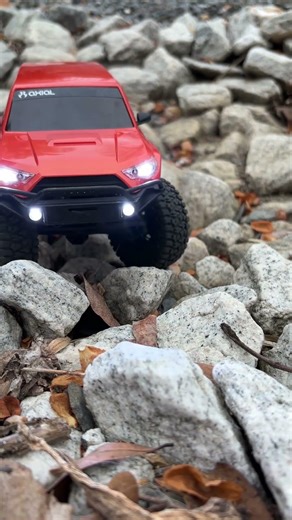 Morning laps with my #SCX24 4RUNNER #rccrawler #discotruck