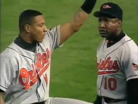 79K views · 899 reactions | This was one of the most controversial Home Run by Derek Jeter  . . . #CaptainClutch #yankees #MLB #Baseball #newyorkyankees #DerekJeter #homerun #MLBonFOX #oldtimer #captain #allstars #DidYouKnow | The Captain's Corner | Facebook