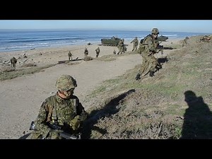 陸上自衛隊「水陸機動連隊」が米海兵隊などと上陸訓練