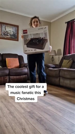 Unboxing the ION Luxe LP Record Player - now just €140 🎄 With so many cool digital features built in, this is also one of the sleekest accessories you can have in your gaff. #fyp #foryou #Christmas