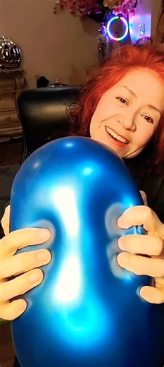 Ruth Styles Balloon Squeeze ASMR #satisfying #satisfying #satisfyingasmr