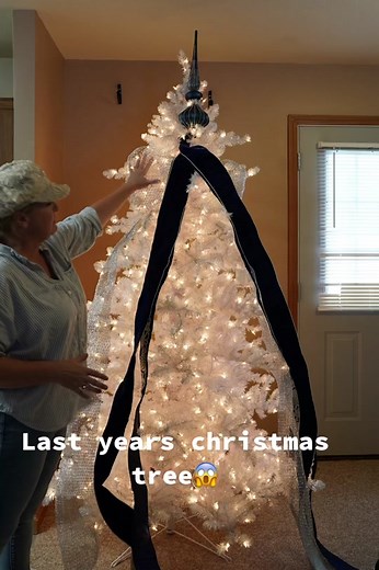 Gorgeous Blue Christmas Tree Decorating Ideas