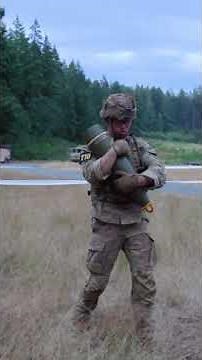 US Army Pacific Soldiers Carry 155mm Dummy M777 Howitzer Rounds 100 Meters Best Squad Competition