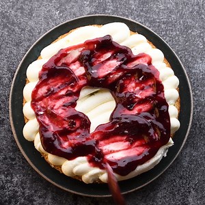 148K views · 654 reactions | Check out these 11 brilliant birthday cake hacks.  . | MetDaan Cakes | Facebook