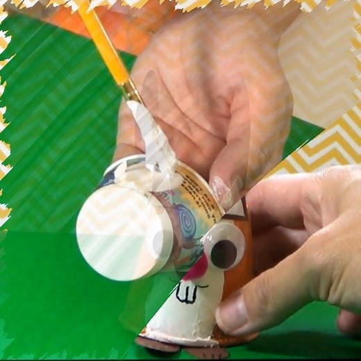 Dixie cup squirrel craft - Easy and adorable See full tutorial at http://thepinterestedparent.com/2017/08/dixie-cup-squirrel-craft/ | The Pinterested Parent