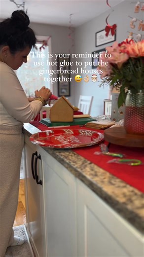 ❥𝑺𝒂𝒓𝒂𝒉 on Instagram: "The best hack for making gingerbread houses is to put them together with a hot glue gun! #christmashacks #gingerbread #gingerbreadhouse #holidayparty #holidayhacks #gluegun #crafting #gingerbreadhousemakingparty"