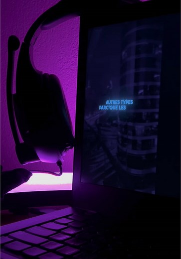 Jul - Cache-la un peu avant la douane