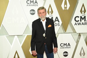 Country icon, 86, suffers heart attack after coming out of retirement