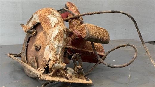 Old Circular Saw: Makita Hand-Held Wood Saw Restoration