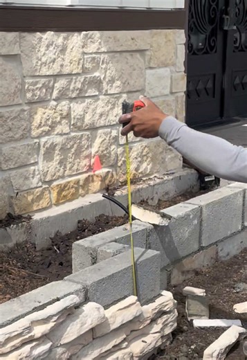 Flower beds with natural stone #hardscapes #flowerbeds #landscaping #outdoorlivingspace #houstonarea