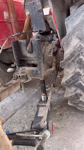 Sakarya Lastik on Instagram: "Traktör iç lastik tamiri. . . Tractor inner tube repair. #tractor #tyre #traktor #lastik #sanayi"