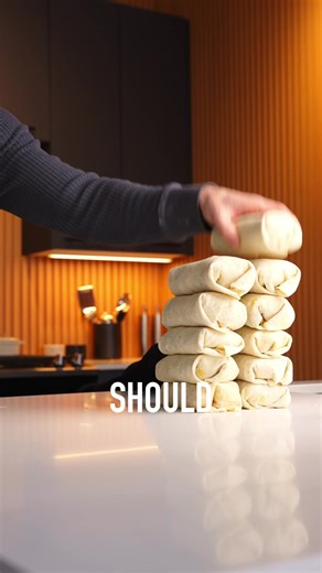 Burritos For The Week‼️ These are so good, I eat them every day. Meal Plans linked in my bio ❤️ 🔥Macros For Each: 565 Calories 48g Protein 16g Fat 57g Carbs Ingredients for 14 Burritos: Steak: ✅ - 1000g (1kg) Lean Steak (fully trimmed) ✅ - Salt & Pepper ✅ - Paprika ✅ - Garlic Powder ✅ - Cumin ✅ - Chili Powder (if you want spice) Other Filling: ✅ - 3 Cups Rice (DRY Measurement) ✅ - 380g Low Fat Mexican Cheese ✅ - 14 Low Carb Tortillas Sauce: ✅ - 80g Low Fat Sour Cream ✅ - One Shallot ✅ - Handful