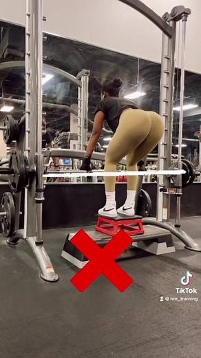 No disrespect to this individual, BUT wJust remove the safety hooks on the smith machine and perform a regular RDL 🤷🏻‍♂️ #nmtraining #glutes #rdl #smithmachine #glutesworkout #rdls #deficitrdls #hamstrings #legday #glutesworkouts