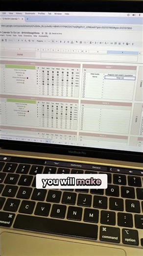 Want to move through your day with peace & clarity? This daily planner can help! 😍