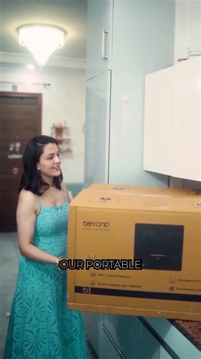 Deepika Sindhu on Instagram: "Comment ‘link’ to get the direct link to this product ✨ New city, new home — shifting every 2 years is a lifestyle now! 🚚✨ Toh cheezein honi chahiye portable bhi aur permanent bhi! 💪 Meet the Cube Chimney by Beyond Appliances – No ducting, no drilling, no approvals. Bas plug karo aur chalao! 🔌✨ Compact 60cm design, 5-stage filtration & ultra-quiet 48dB operation — matlab smoke aur odour ka full stop, bina noise ke! 🚫💨 Plus, 4-