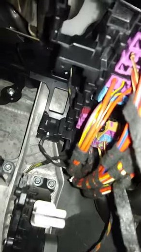 Audi Q7 Air Suspension relay install part 2