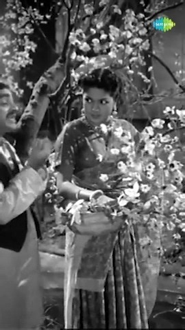 "Waqt ki kitaab mein chhupa hua ek khaas pal, yeh hai purani movie ka timeless cut. 🕰️📽️ #VintageVibes" #oldmovie #moviescene #moviecut #trending #viral #bollywood | Saregama