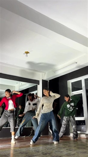 Dc by@.🖤#nirojmagar#excellentdancestudio#bhaktapursuryabinayak#keepsupporting🙏#keeploving!
