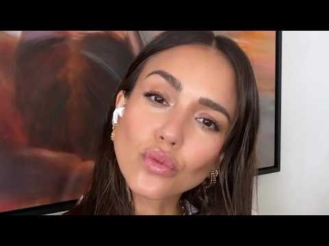 Jessica Alba’s Bubble Bath Selfie Sparks Attention: What It Means for Fans and Brand Health