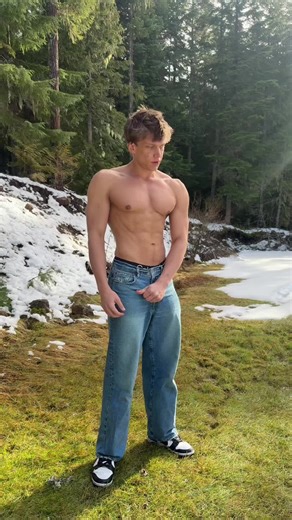 varis 🇦🇱 (@v.varis)’s videos with som original - >_ _