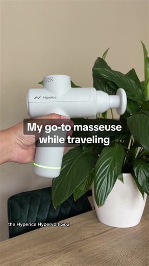 Still the power of the @hyperice Hypervolt, but now also available in travelsize with the Hypervolt Go 2! // UGC Example #massagegun #travelsize #ugcexample #fitnesstips