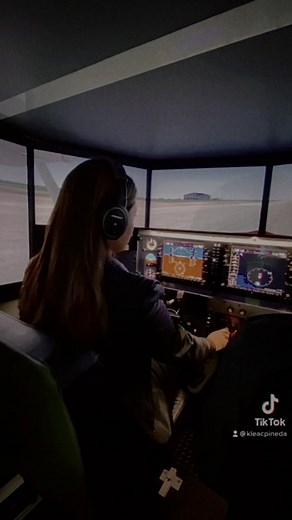 Klea Pineda's First Flight Simulator Experience at Top Flite Academy