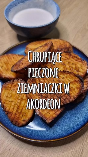 Chrupiące pieczone ziemniaczki w akordeon z Air Fryer - istna rewelacja, spróbuj - https://airfryer-przepisy.pl/chrupiace-pieczone-ziemniaczki-w-akordeon-z-air-fryer/ #airfryer #dlaciebie #kuchnia #frytkownicabeztluszczowa #frytkownicabeztłuszczowa #frytki #ziemniaczki #pieczone #ziemniak #ziemniaki #przekaska #przekaski #deser #desery #ninja500 #ninjaairfryer #philipsovi #mniam #pycha #pysznosci #przepis #przepisna #pomyslna #fyp | Airfryer-przepisy.pl