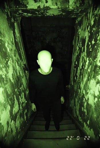 🔴 LIVE Camera Captured THIS narrow stairwell in an old apartment bui EVERYONE IS TALKING ABOUT THIS