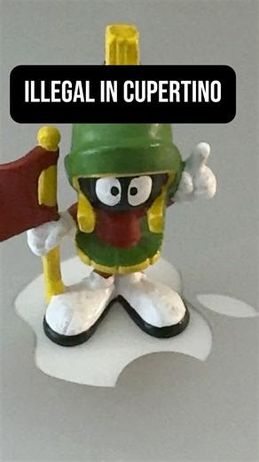 Apple Gave Up On This MacBook - Linux Didn’t!