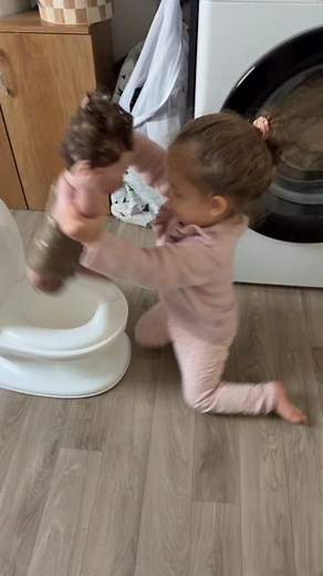 2.9K views · 207 reactions | Apprendre la propreté à ton enfant avec l’apprentissage par la réalisation #bebe #papa #parentalité #astuce #grossesse #justpapa #wc | Julien Willm | Facebook