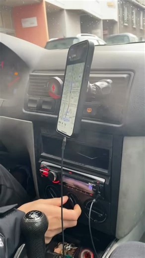 BRAMS FAMILY on Instagram: "Identifie une personne qui a la même voiture que mon frère . . . . . #bramsfamily #famille #frére #brother #voitures"