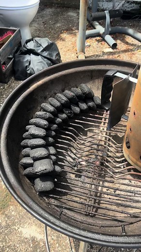 How to smoke ribs on a kettle so you dont have to go to lone star 🤌 Build a snake, light it, get your temps stable around 225-235 for a 6 hour cook. (3) smoke (2) wrap (1) sauce… #weber #ribs #kettle