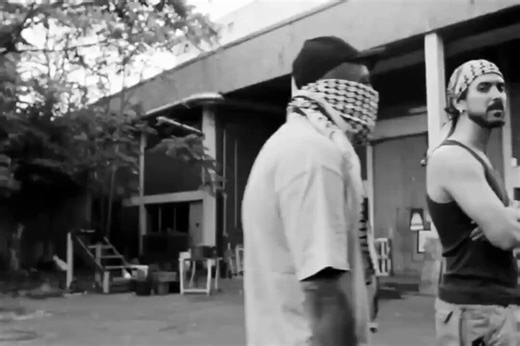 Weltweit geht die Musikerin Siba gerade viral mit einem Text, der die Gefühle und Gedanken der Unterdrückten in Palästina und anderer kolonialisierter Orte in Worte fasst.
