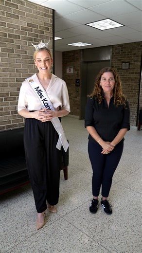 Yesterday, we had the honor of welcoming Courtney Wages, Miss Kansas, to the Helen Keller National Center. She toured the campus, met with staff, and spent time speaking with some of our DeafBlind participants. Courtney is the Community Outreach Manager for Envision and a dedicated advocate for the blind and low vision communities. We appreciate her spending time learning about the unique needs of the DeafBlind community and we applaud her commitment to raising awareness and elevating programs a