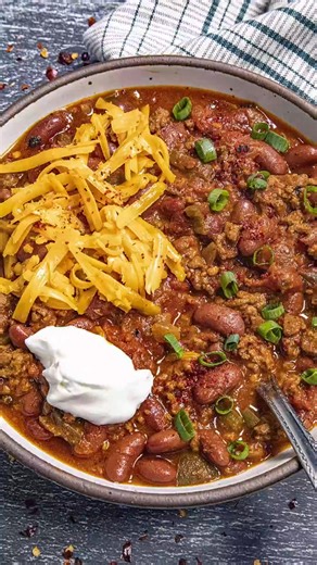 The best chili is a homemade chili and easy to make with ground beef, beans, fire roasted tomatoes and the perfect chili seasonings, what I grew up with. >> Comment “RECIPE" and I'll send this recipe straight to your DMs! 🥳 RECIPE ⬇️ https://www.chilipeppermadness.com/recipes/chili-recipe/ Classic Chili Ingredients: 1 tablespoon olive oil 1 large onion diced 2-3 jalapeno peppers diced (use bell pepper for milder heat) 6 cloves garlic 2 pounds lean ground beef 3 tablespoons chili powder or more