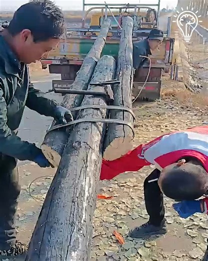 Timber Binding Method. #Woodwork #SmartTechnique #TimberTransport | Gizmo Trends