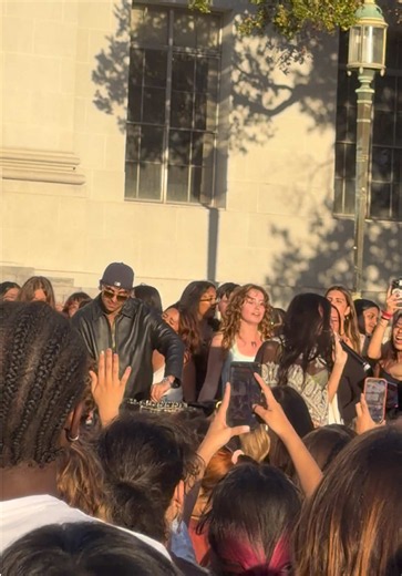 BETWEEN FRIENDS concert at UC Berkeley! Welcome back event at Upper Sproul #betweenfriends #ucberkeley #jam