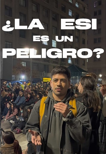 El 13 de mayo fue el día de la #ESI y se conmemoró con una gran clase de educación sexual en el paseo Bulnes. #Chile #Lgbt #educacion