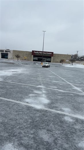 Them mom cars was out boooyyyyy #fyp #momsoftiktok #snowdays #jeeplife #toyota