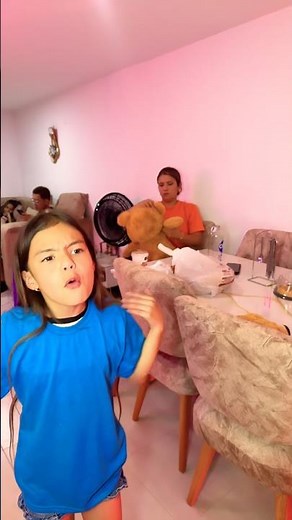 BE CAREFUL WITH THE KIDS ❤️cute 🍇🍏🍒#ibañezfamily #humor #shorts #funny