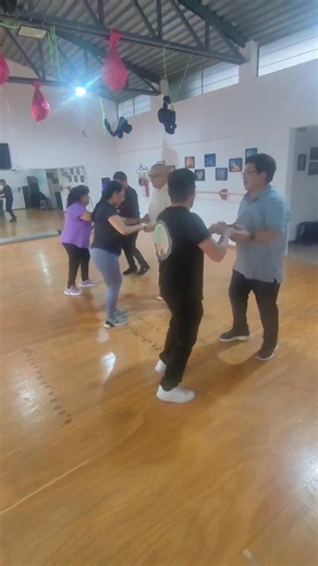 Momentos de la primera sesión con los chic@s del taller de rockabilly...